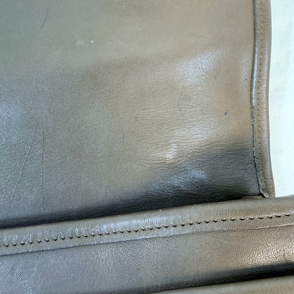 Coach Vintage Court Taupe Brown Leather 9870 Hangtag Brass Crossbody Strap Slots - Picture 12 of 16